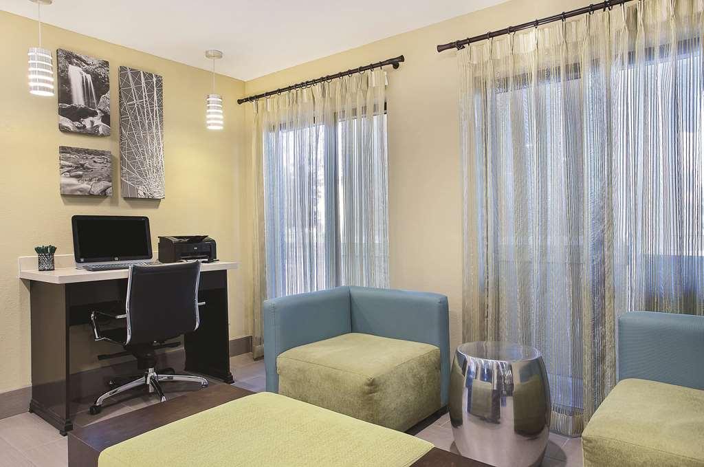 La Quinta Inn By Wyndham Pigeon Forge-Dollywood Удобства фото
